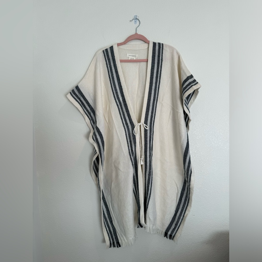 Treasure and Bond - Twill Weave Blanket Wrap - White and Blue - One Size